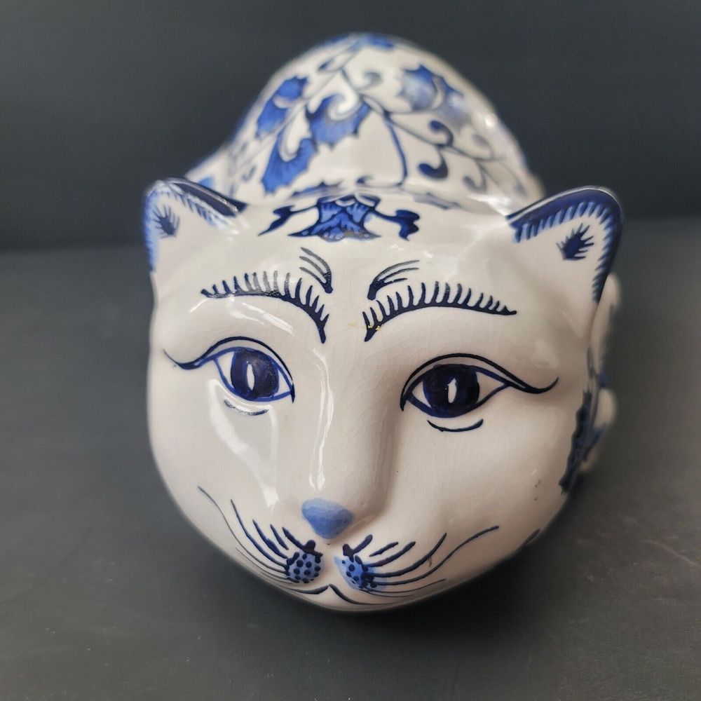 Cobalt Blue & White Chinoiserie Porcelain Cat Floral Chintz Design 10x5x5" Vtg - Picture 2 of 12